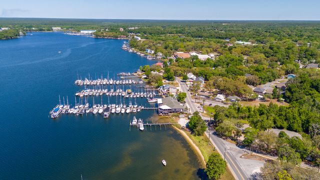 834 Bayshore Drive, Niceville, FL 32578