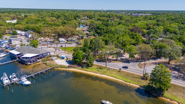 834 Bayshore Drive, Niceville, FL 32578