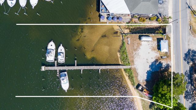 834 Bayshore Drive, Niceville, FL 32578