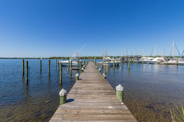 834 Bayshore Drive, Niceville, FL 32578