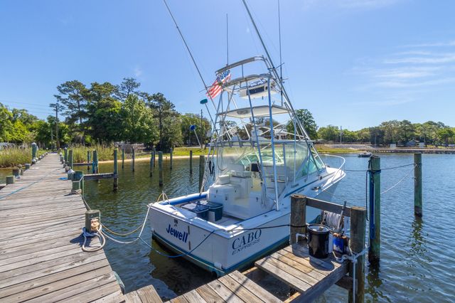 834 Bayshore Drive, Niceville, FL 32578