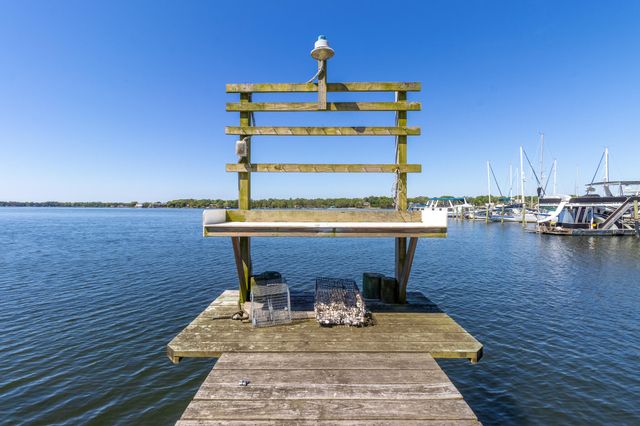 834 Bayshore Drive, Niceville, FL 32578