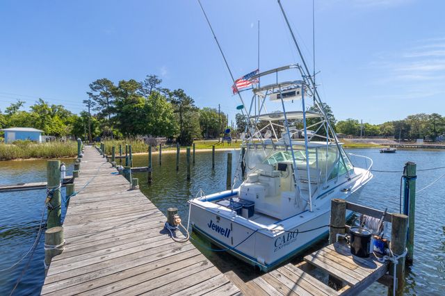 834 Bayshore Drive, Niceville, FL 32578
