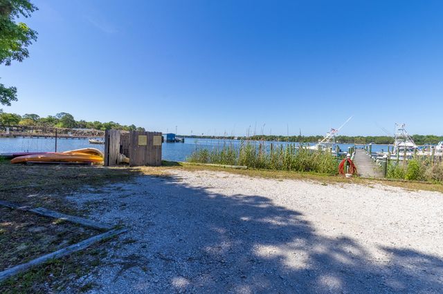 834 Bayshore Drive, Niceville, FL 32578