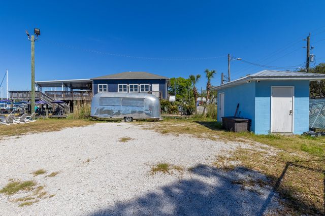 834 Bayshore Drive, Niceville, FL 32578