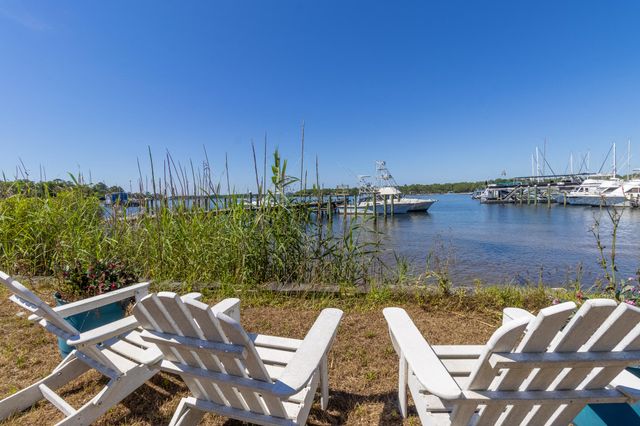 834 Bayshore Drive, Niceville, FL 32578