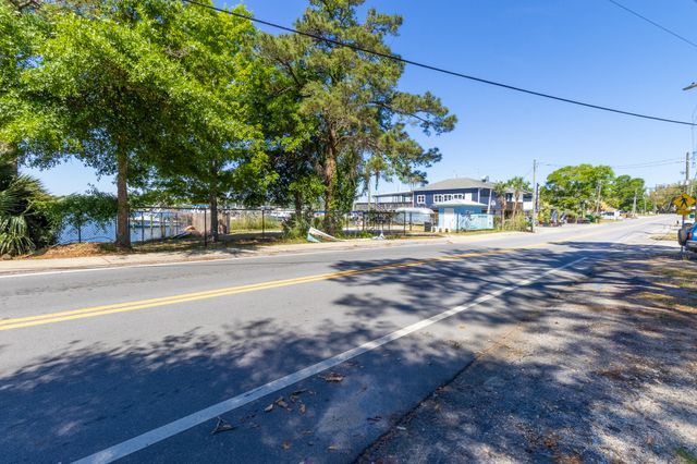 834 Bayshore Drive, Niceville, FL 32578