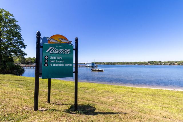 834 Bayshore Drive, Niceville, FL 32578