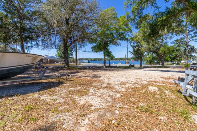 834 Bayshore Drive, Niceville, FL 32578