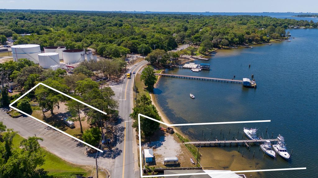 834 Bayshore Drive, Niceville, FL 32578