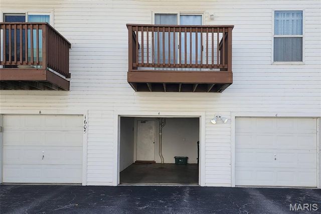 1605 Forest Springs Lane A, Ballwin, MO 63021