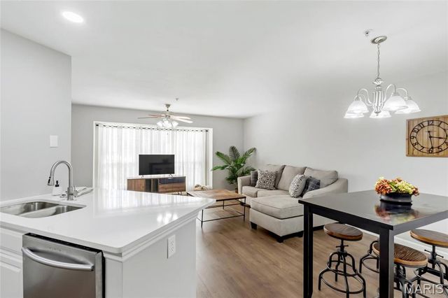 1605 Forest Springs Lane A, Ballwin, MO 63021