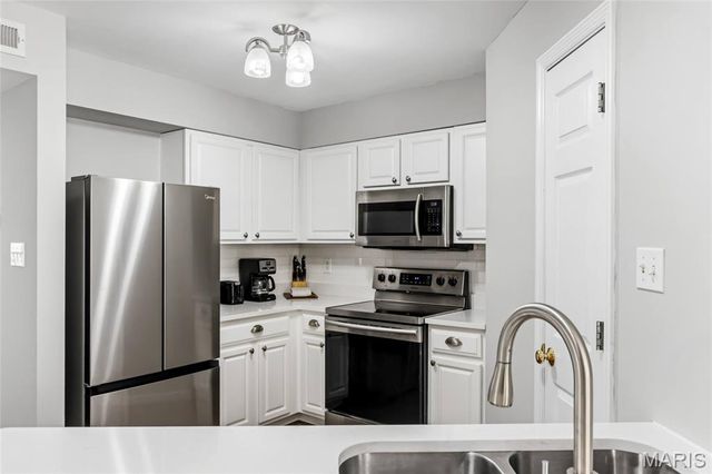 1605 Forest Springs Lane A, Ballwin, MO 63021