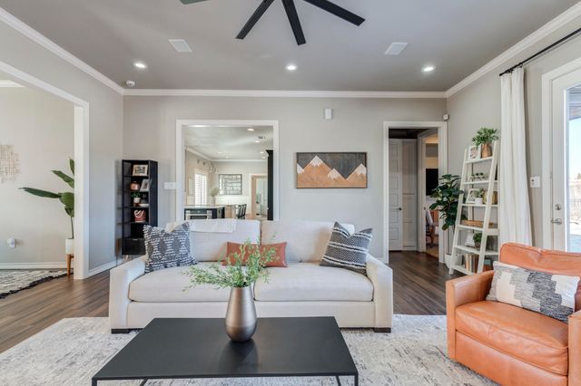 8118 County Rd 7610, Wolfforth, TX 79382