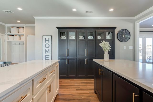 8118 County Rd 7610, Wolfforth, TX 79382