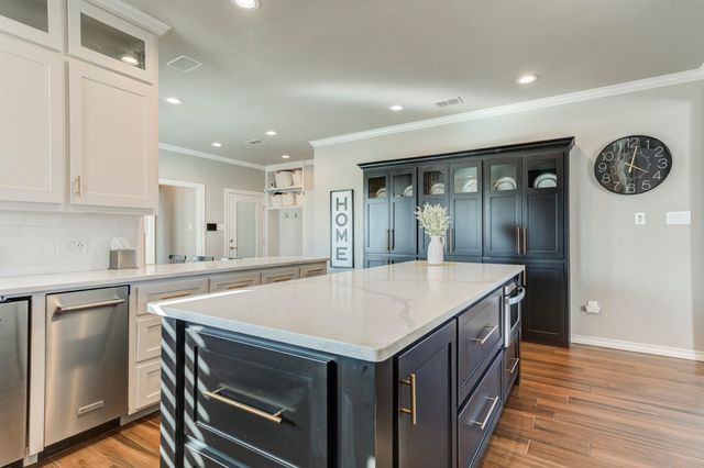 8118 County Rd 7610, Wolfforth, TX 79382