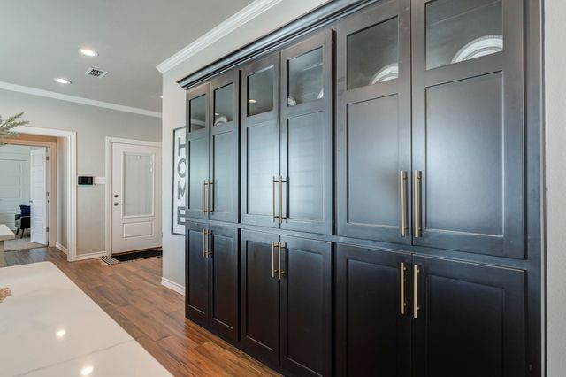 8118 County Rd 7610, Wolfforth, TX 79382