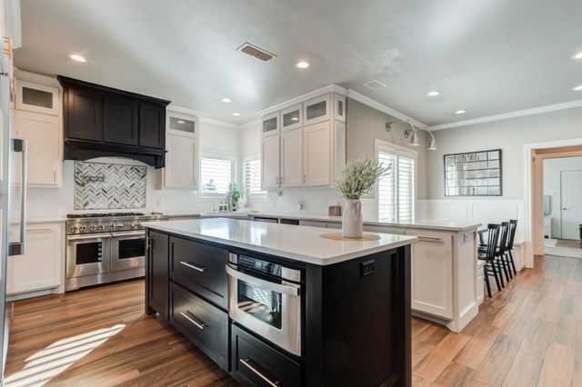 8118 County Rd 7610, Wolfforth, TX 79382