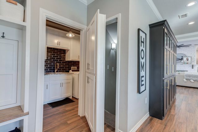 8118 County Rd 7610, Wolfforth, TX 79382