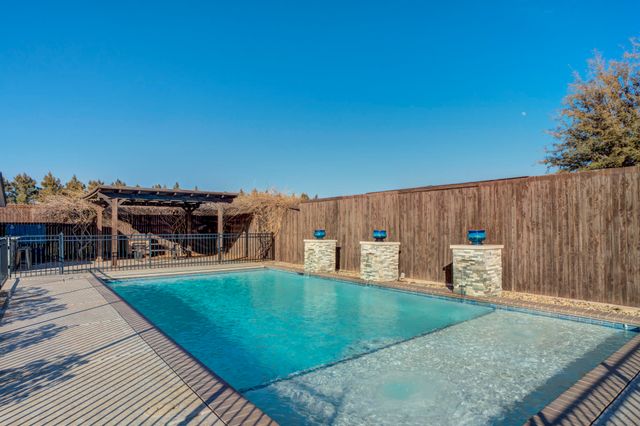 8118 County Rd 7610, Wolfforth, TX 79382