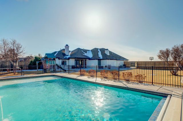 8118 County Rd 7610, Wolfforth, TX 79382