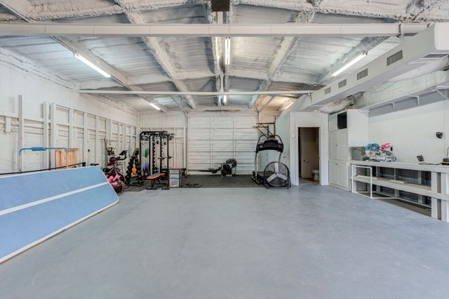 8118 County Rd 7610, Wolfforth, TX 79382