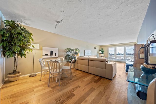 2001 Marina Dr 506W, Quincy, MA 02171