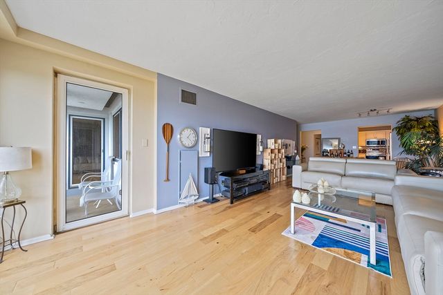 2001 Marina Dr 506W, Quincy, MA 02171