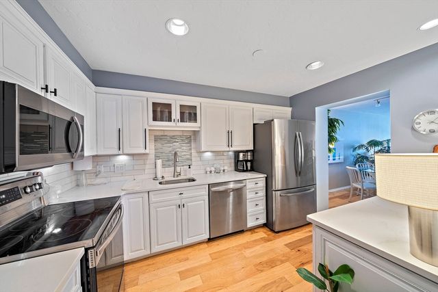 2001 Marina Dr 506W, Quincy, MA 02171