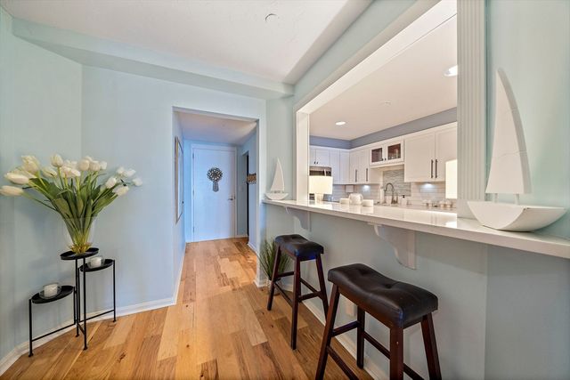 2001 Marina Dr 506W, Quincy, MA 02171