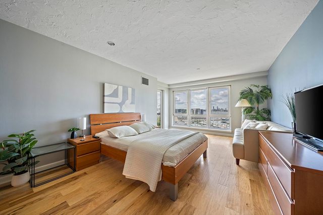 2001 Marina Dr 506W, Quincy, MA 02171