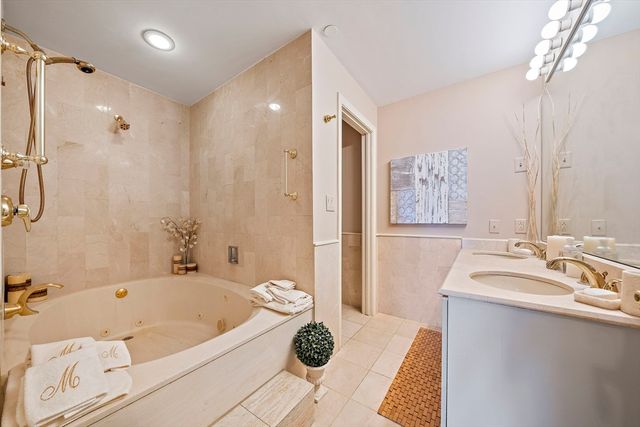 2001 Marina Dr 506W, Quincy, MA 02171