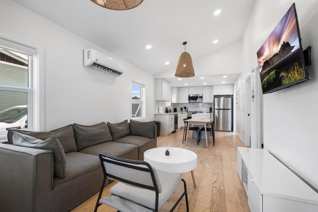 4338 33 rd Place, San Diego, CA 92104