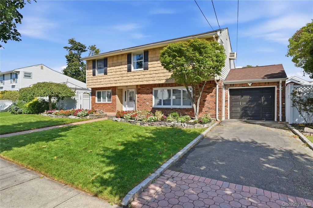 195 N Utica Avenue, Massapequa, NY 11758 — photo 2