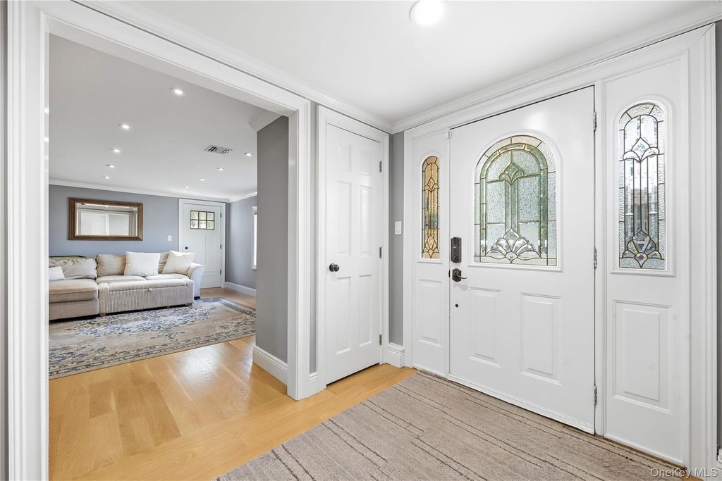 195 N Utica Avenue, Massapequa, NY 11758 — photo 4