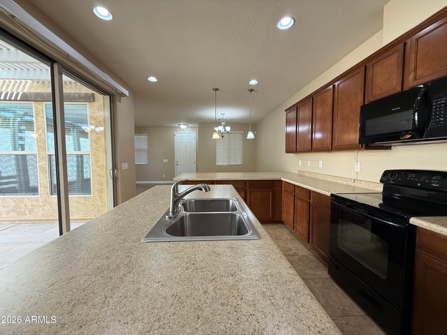 9020 W NICOLET Avenue, Glendale, AZ 85305