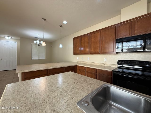 9020 W NICOLET Avenue, Glendale, AZ 85305