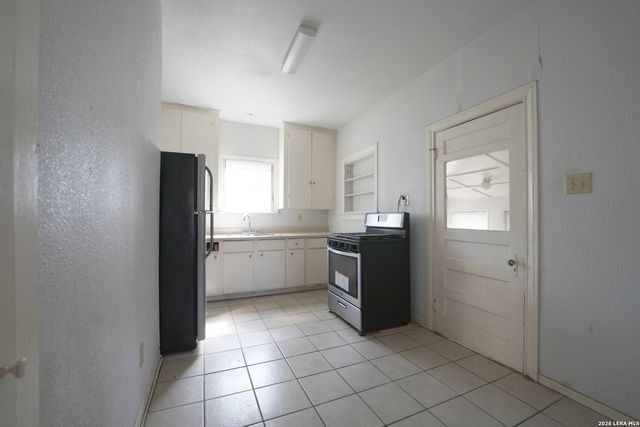 1306 McKinley, San Antonio, TX 78210