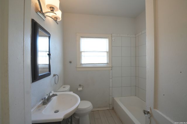 1306 McKinley, San Antonio, TX 78210