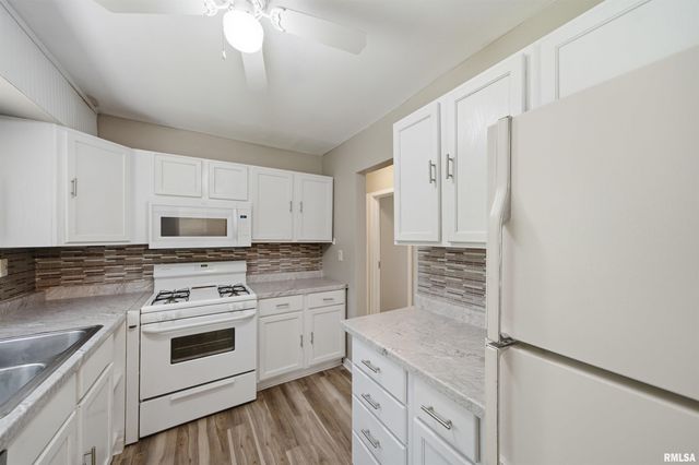 2506 N HILLTOP Court, Peoria, IL 61604