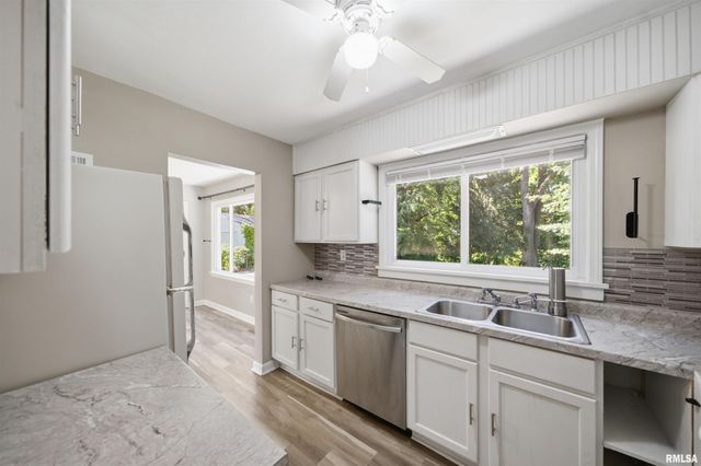 2506 N HILLTOP Court, Peoria, IL 61604