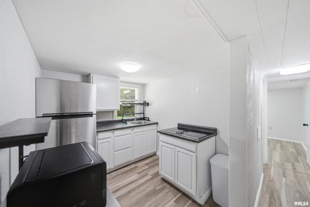 2506 N HILLTOP Court, Peoria, IL 61604
