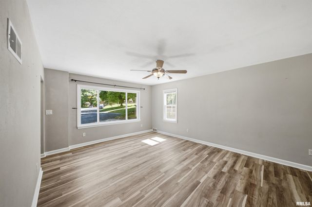 2506 N HILLTOP Court, Peoria, IL 61604