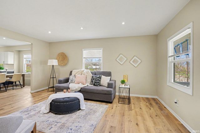 1909 S Lafayette Boulevard, South Bend, IN 46613