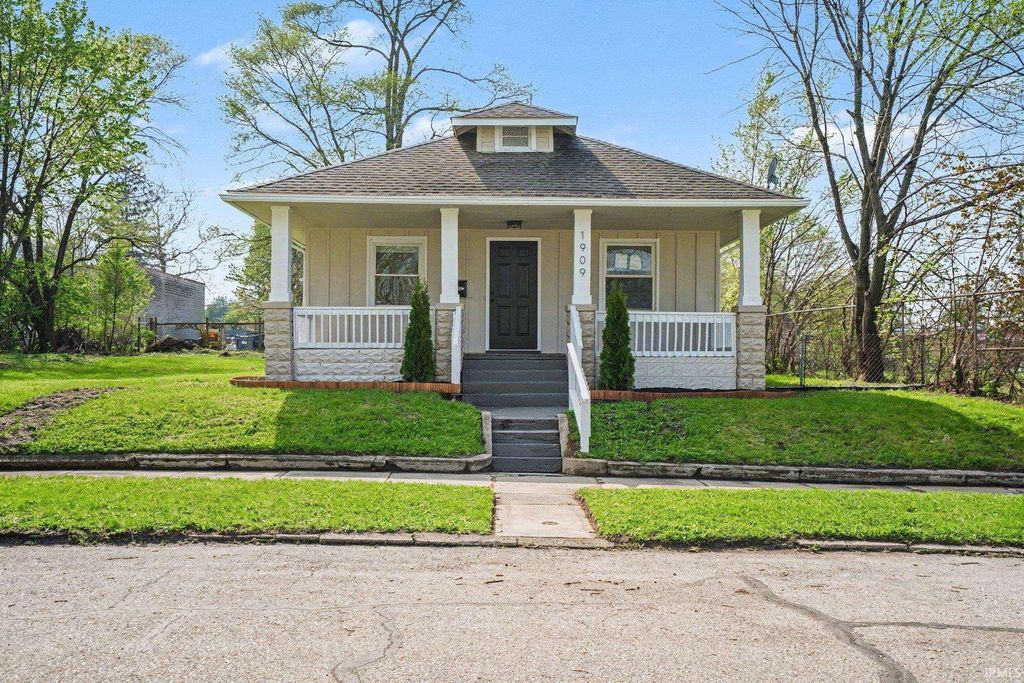 1909 S Lafayette Boulevard, South Bend, IN 46613