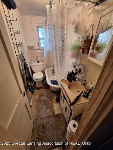 924 Loa Street, Lansing, MI 48910