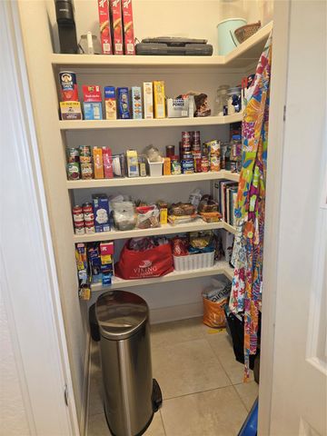 310 Waterford Way, Kemah, TX 77565