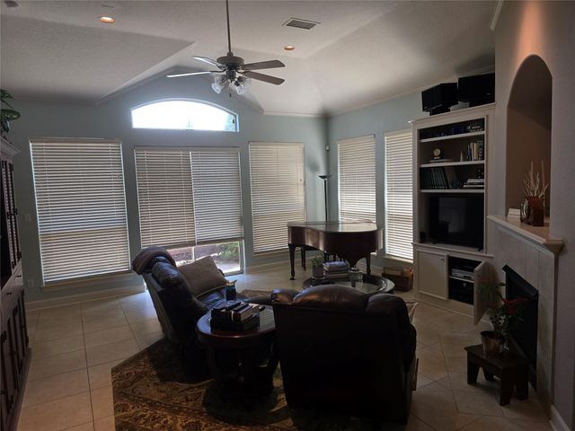 310 Waterford Way, Kemah, TX 77565