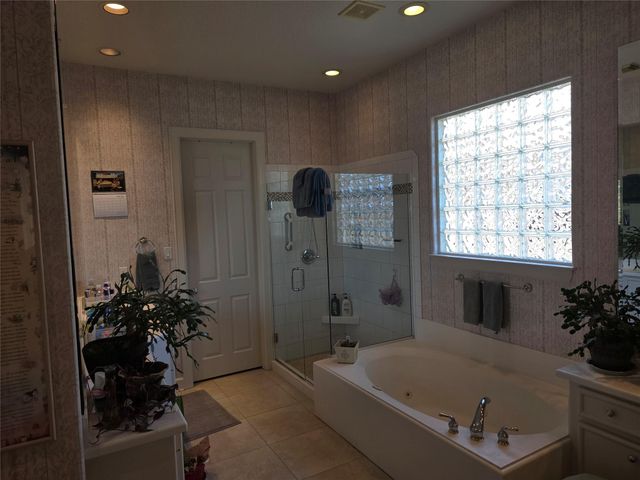 310 Waterford Way, Kemah, TX 77565