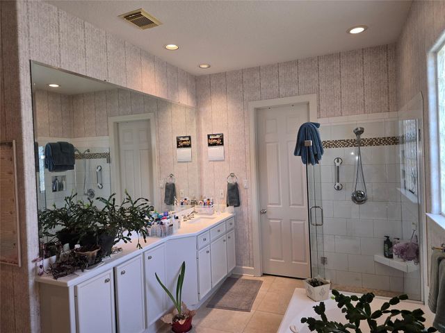 310 Waterford Way, Kemah, TX 77565